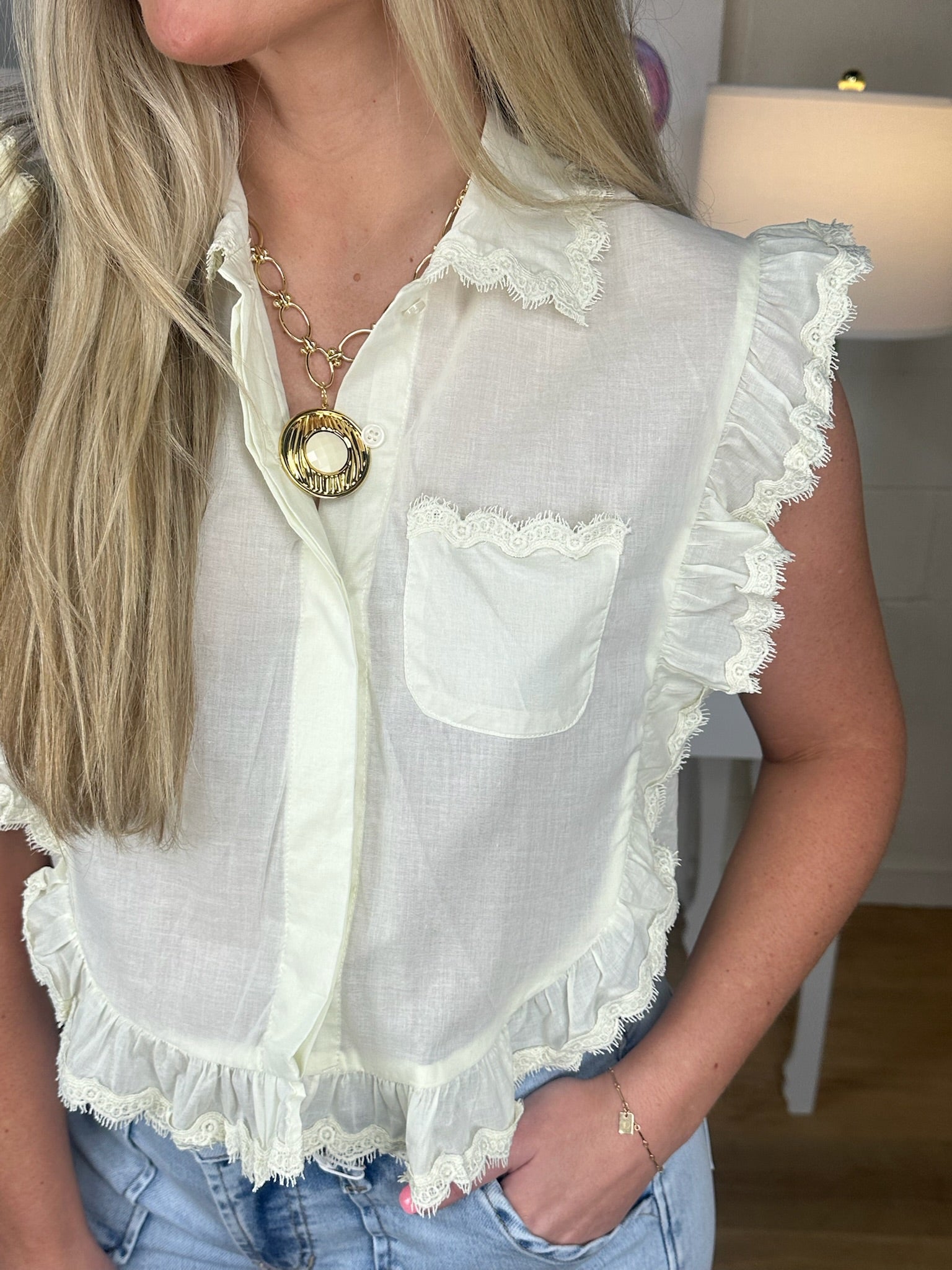 deluc insua sleeveless shirt in butter