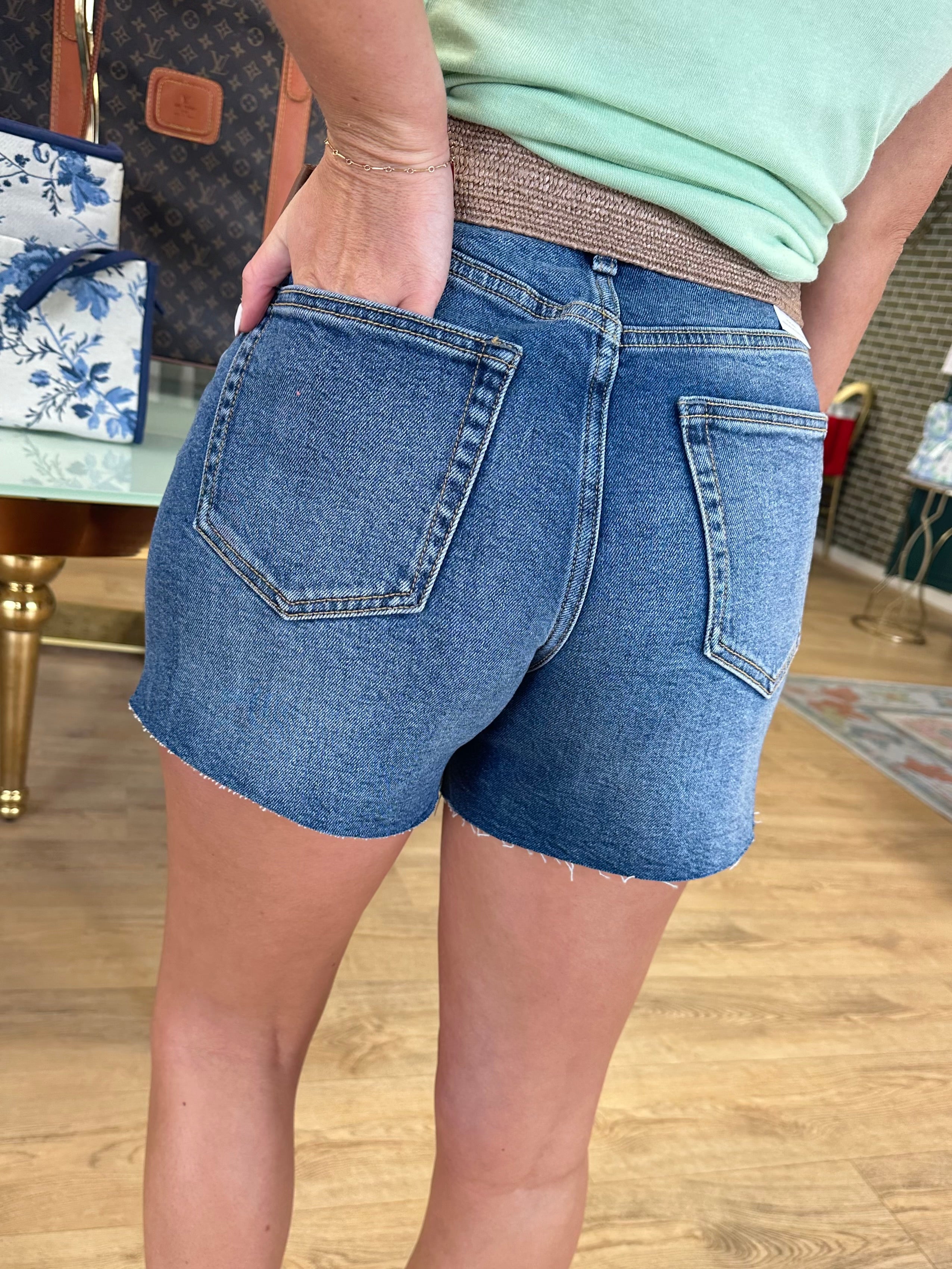 z supply jonah mid rise relaxed short in lisbon