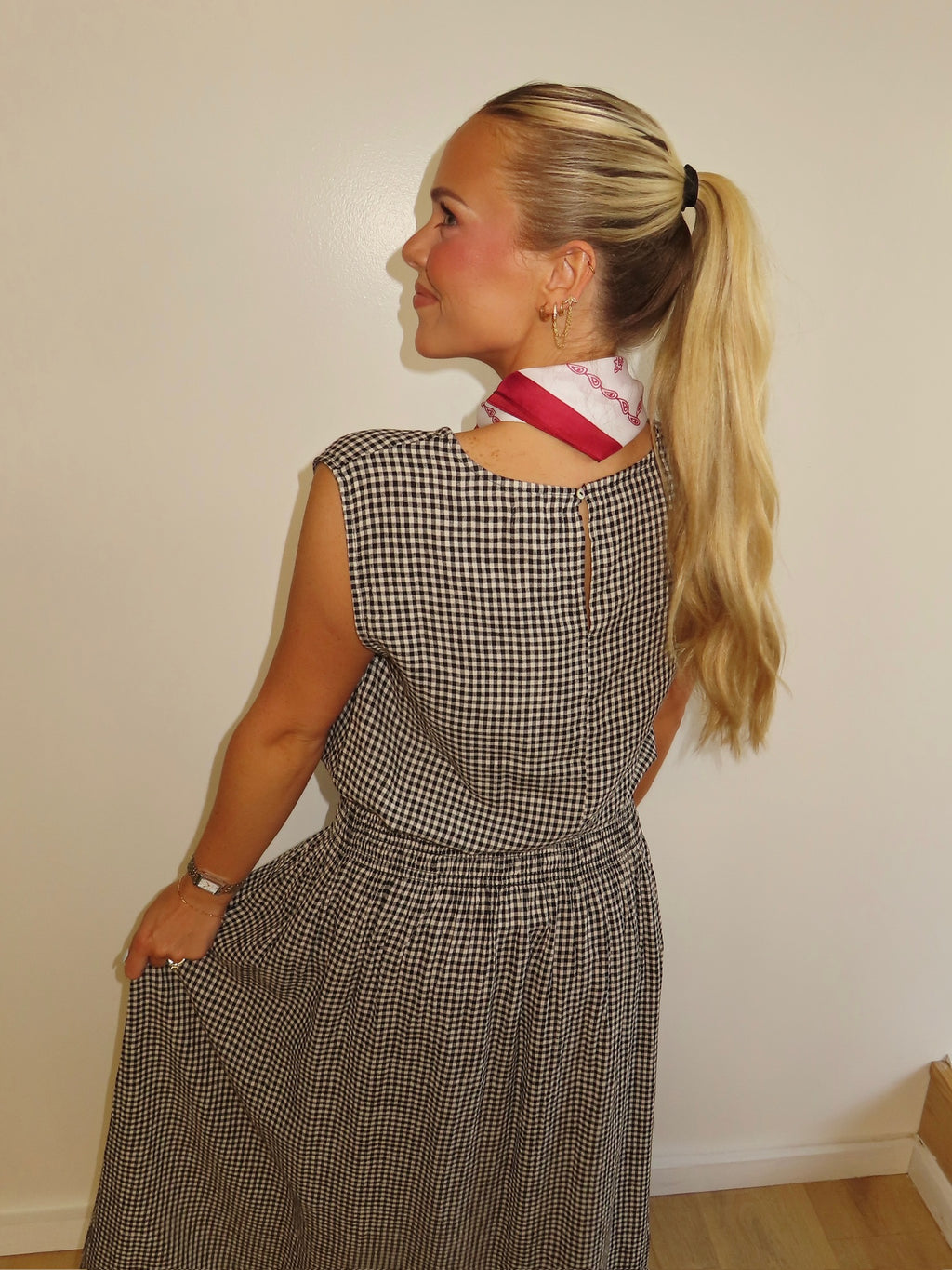 z supply merit gingham top in black