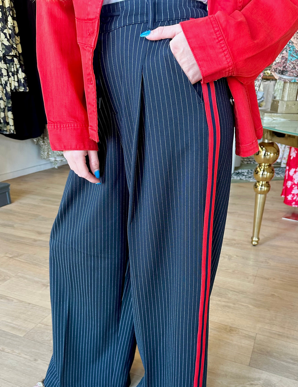 liverpool wide leg pleated trouser in deep midnight/white pinstripe