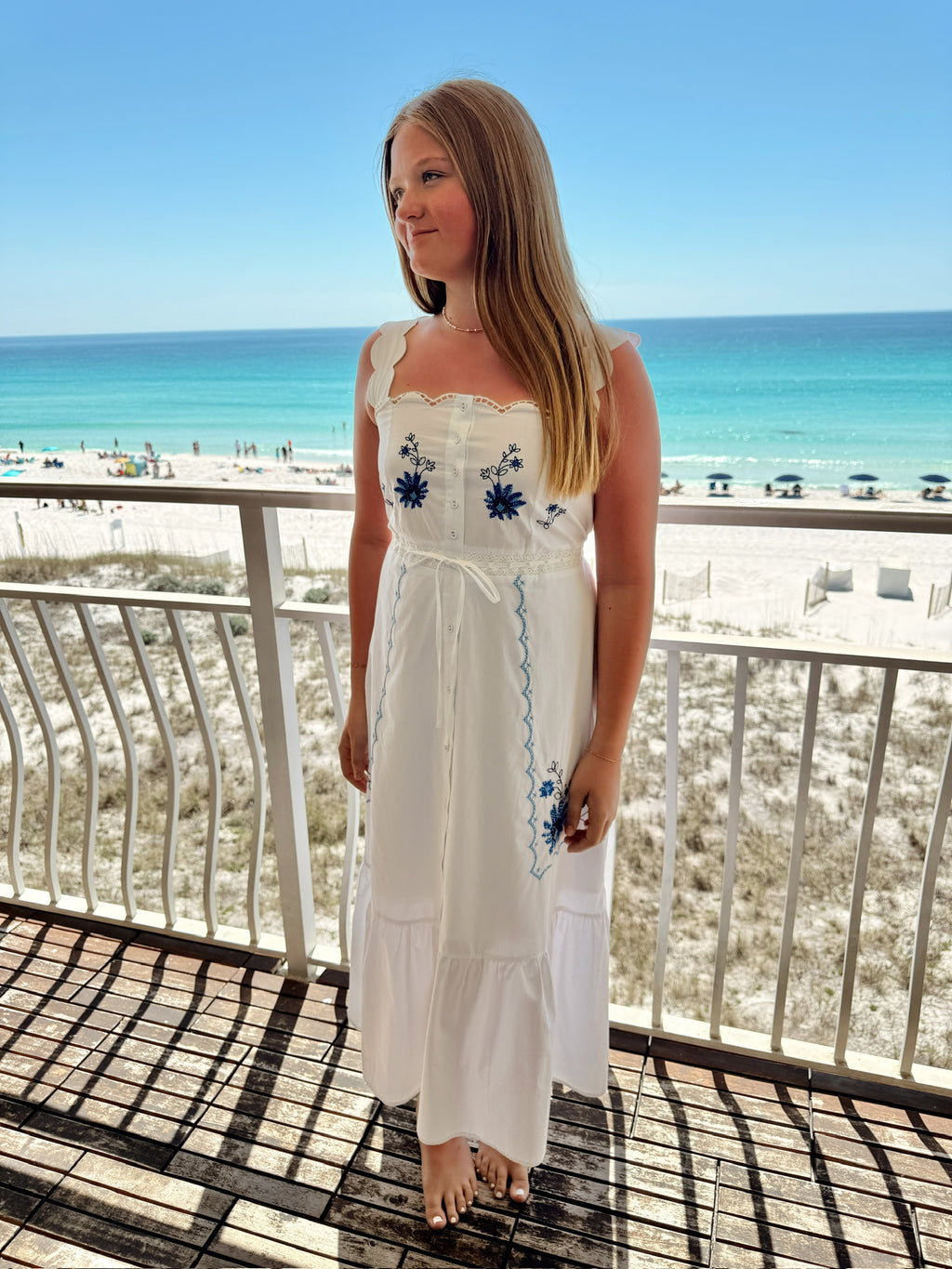 moon river sleveless scalloped trimm embroidered midi dress
