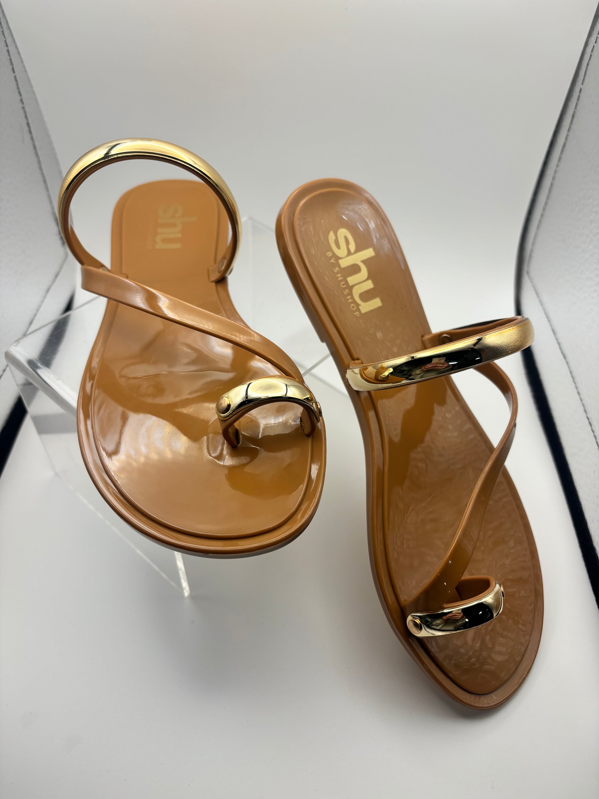 shu by shu shop dottie sandal in tan