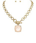 pendant statement in gold