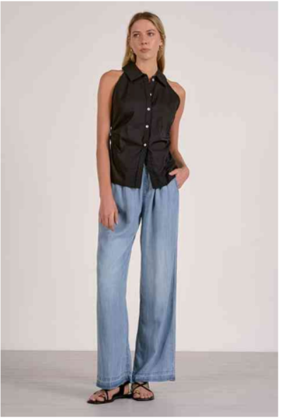 elan collar sleeveless top in black