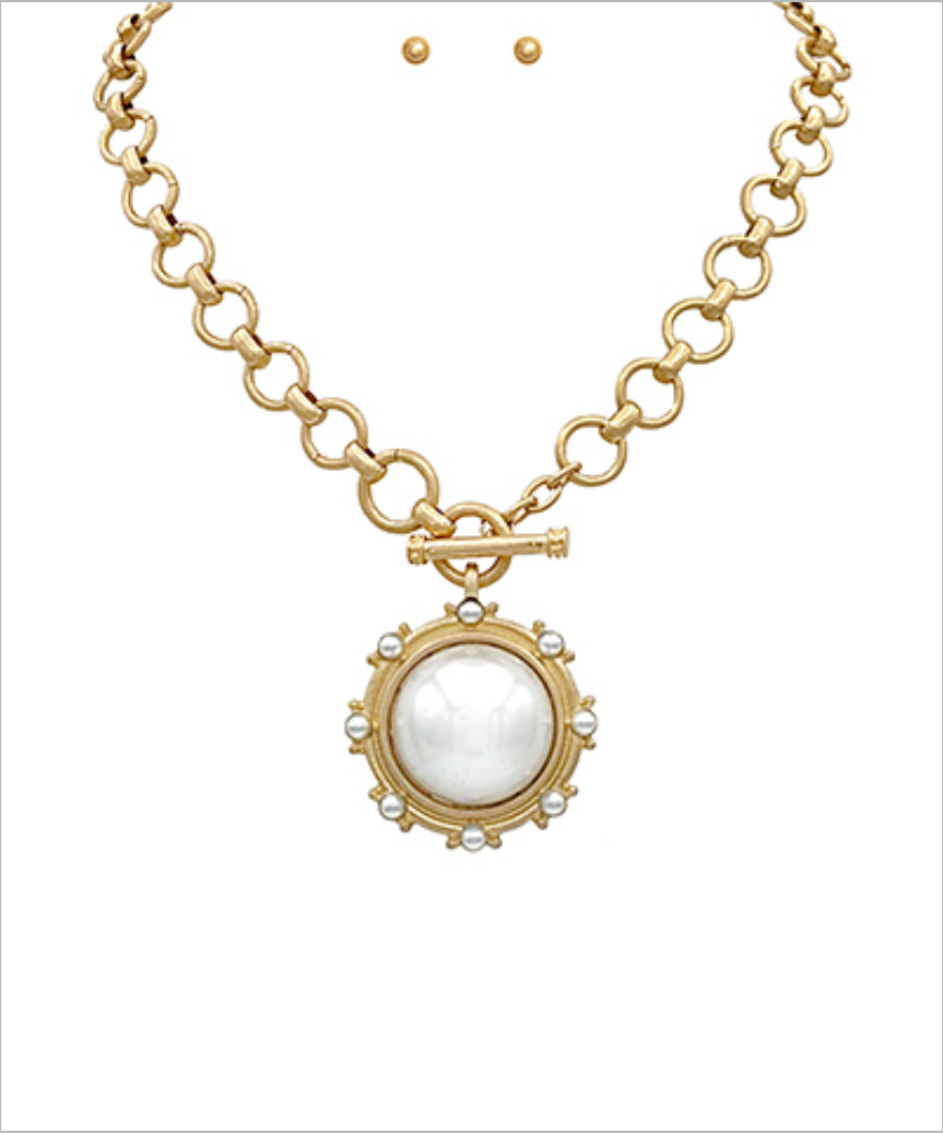 dome shape pearl necklace in gold
