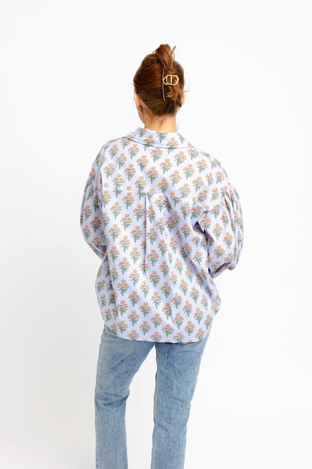 karlie london floral poplin button up top in blue